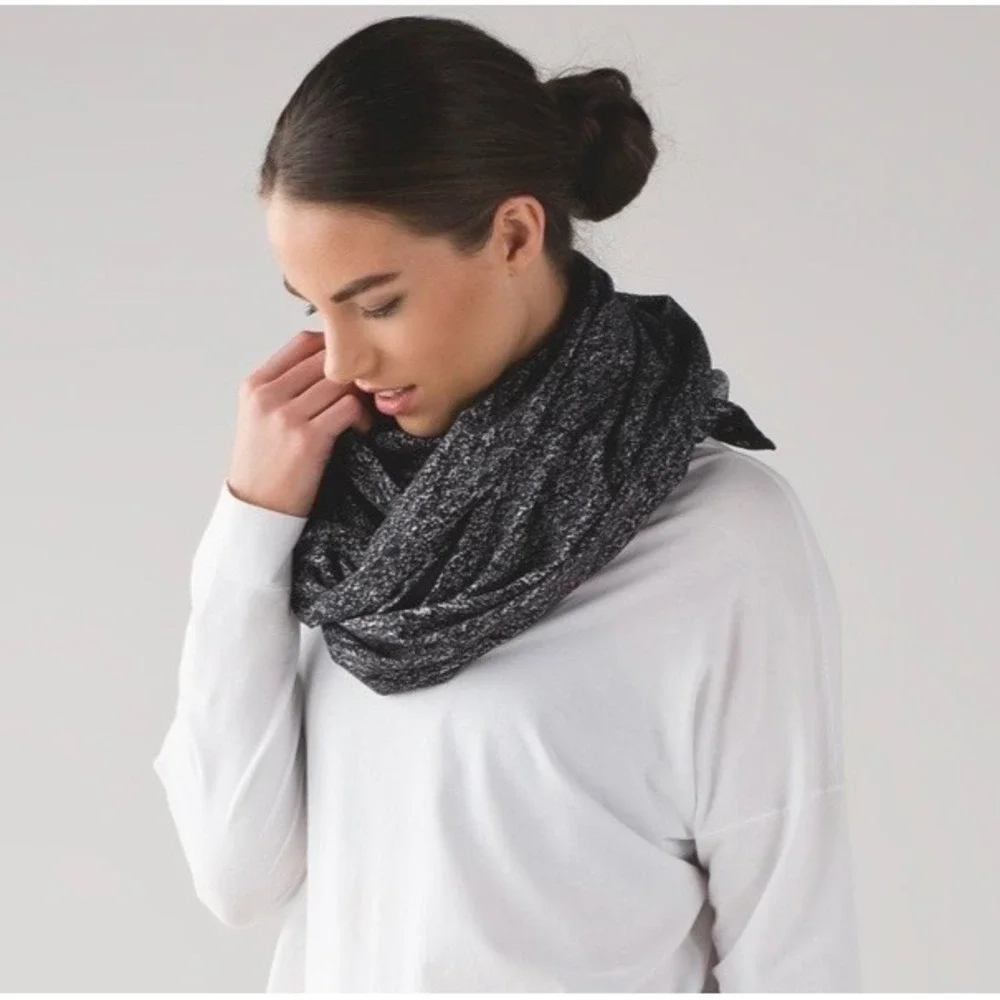 Lululemon Vinyasa Wrap Scarf‎ Cardigan Black White Space Dye Snap Convertible